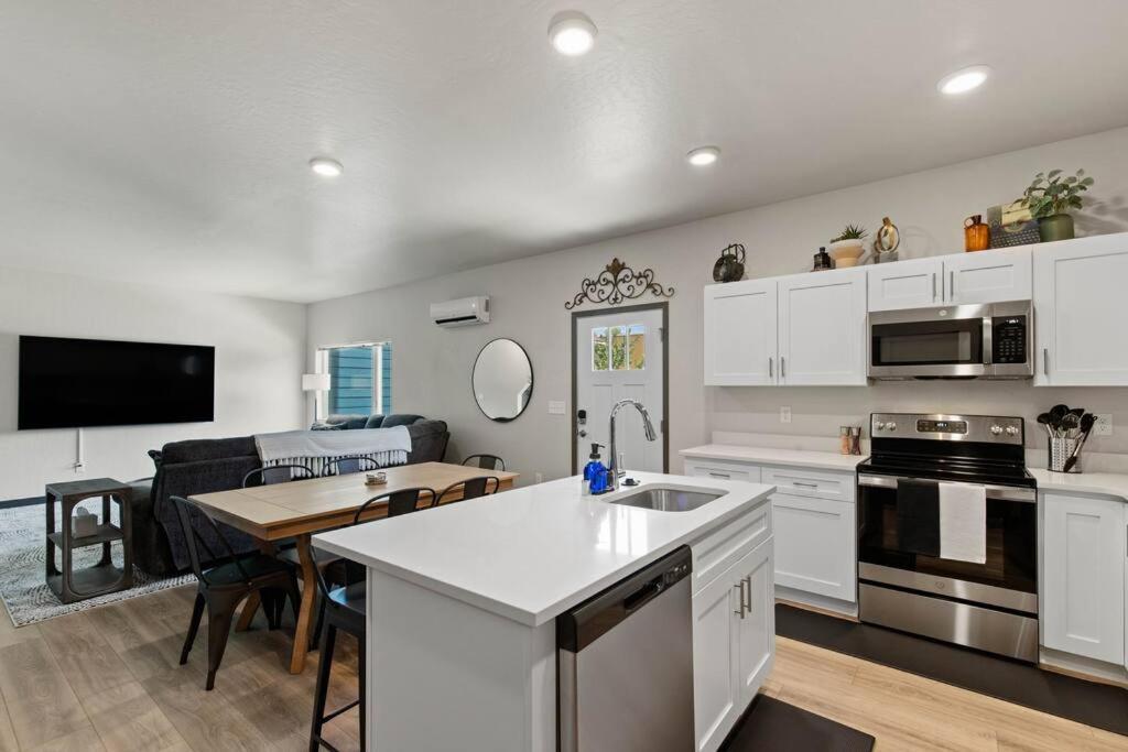 Brand New 3Bd 2 5Bth Triplex Unit Near Dt Spokane Apartment Exterior photo